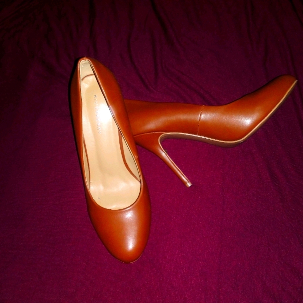 Woman's Heels - Picture 4 of 6